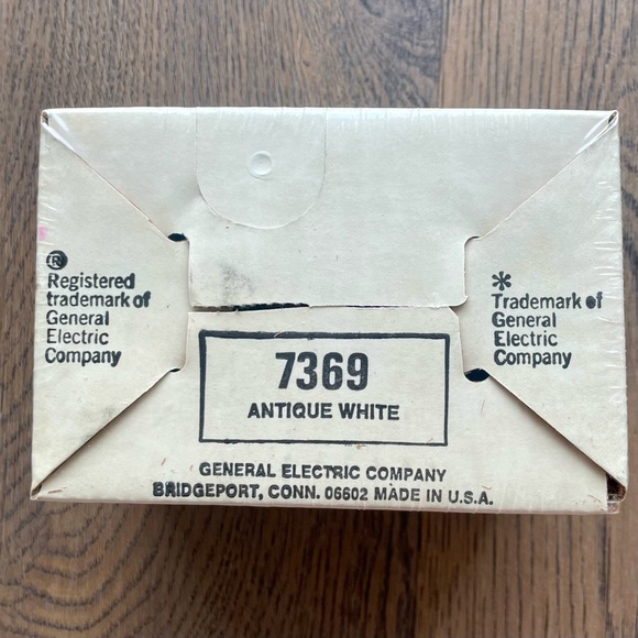 ***SOLD*** BNIB Vitage/Retro GE Electric Alarm Clock - Antique White - Picture 6 of 6